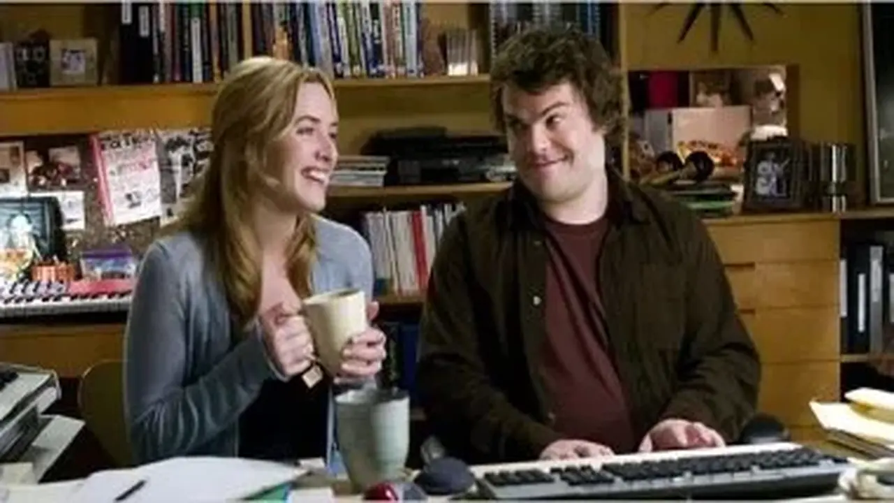 كيت وينسليت تكشف أن فيلم الكريسماس المفضل لدى المعجبين يختلف عن تايتانيك